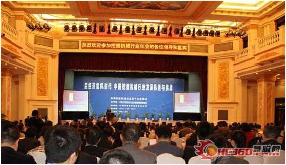 機(jī)械行業(yè)：挖機(jī)市場向穩(wěn)健轉(zhuǎn)型，2012銷量預(yù)計(jì)18萬臺